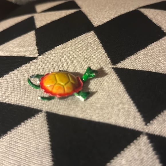 Turtle Pin - Picture 3 of 6